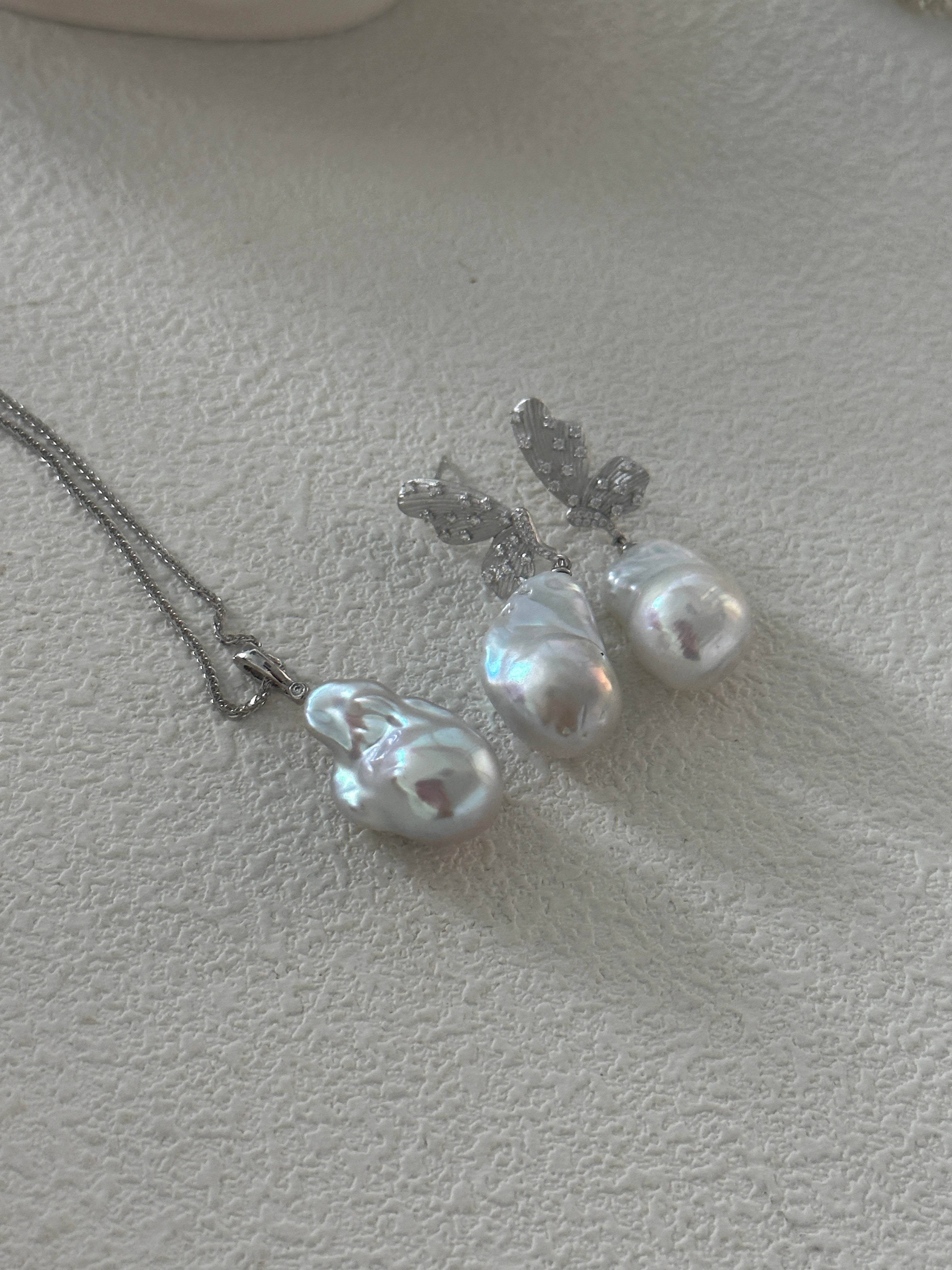 Divine Ripple®︎ Creative pearl  ear ring 589